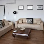 E Apartment, In Center, Cozy Lägenhet Tirana