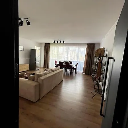 E Apartment, In Center, Cozy Тирана